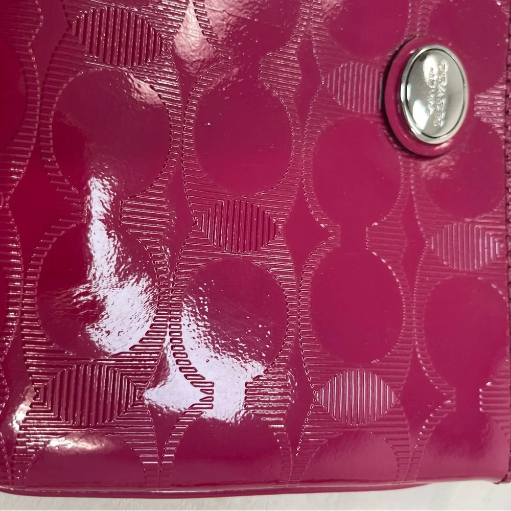 NWOT Coach F52282 Raspberry Embossed Patent Wristlet - Picture 7 of 7